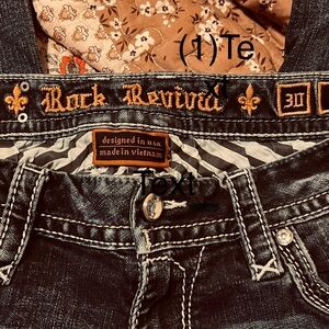 ROCK REVIVAL RAVEN
29R  STRAIGHT LEG